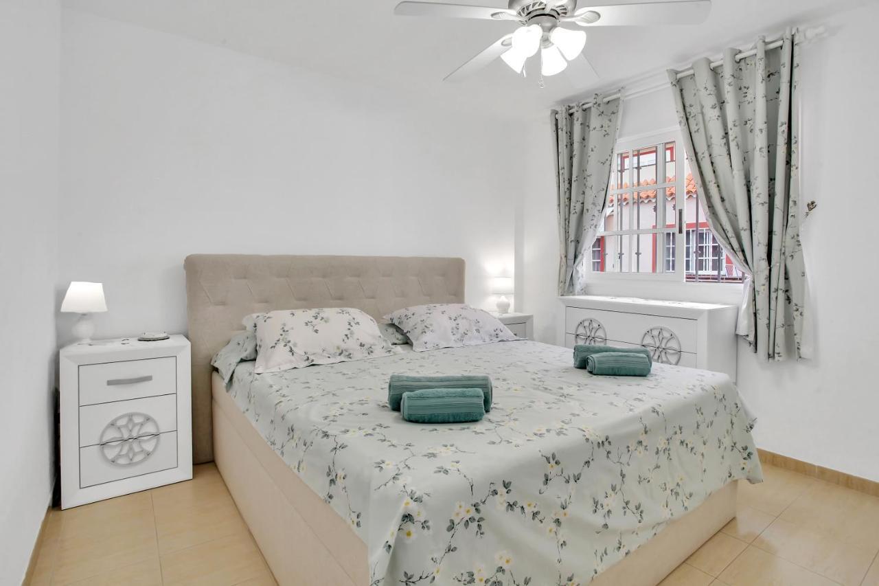 Top Floor, Sea View, Huge Terrace, Heated Pool, Garage Los Cristianos  Esterno foto