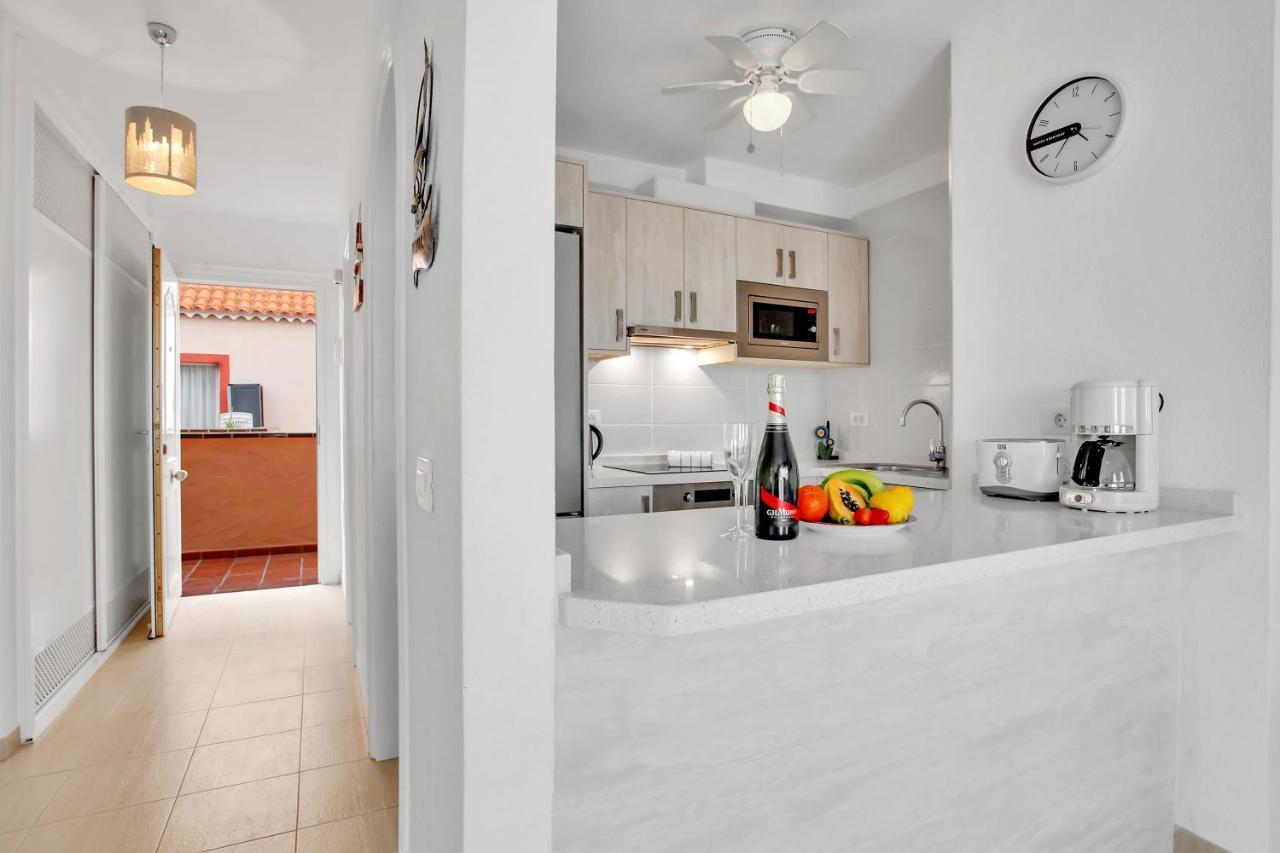 Top Floor, Sea View, Huge Terrace, Heated Pool, Garage Los Cristianos  Esterno foto